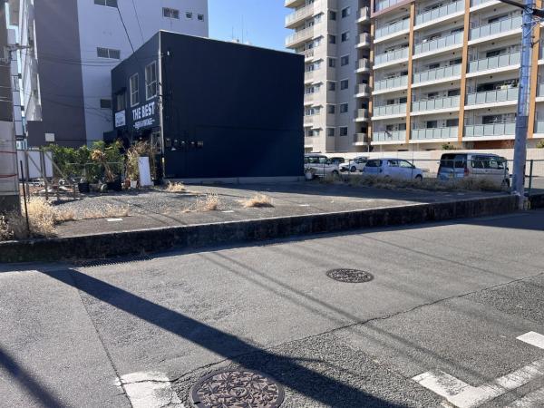 厚木市水引２丁目 土地 前面道路含む現地写真