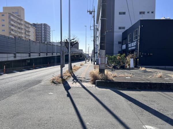 厚木市水引２丁目 土地 前面道路含む現地写真