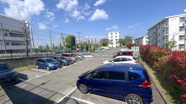 磯子レインボーハイツ3ー5号棟 駐車場