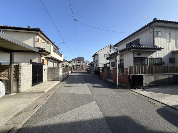 加須市久下４丁目　中古戸建 前面道路含む現地写真