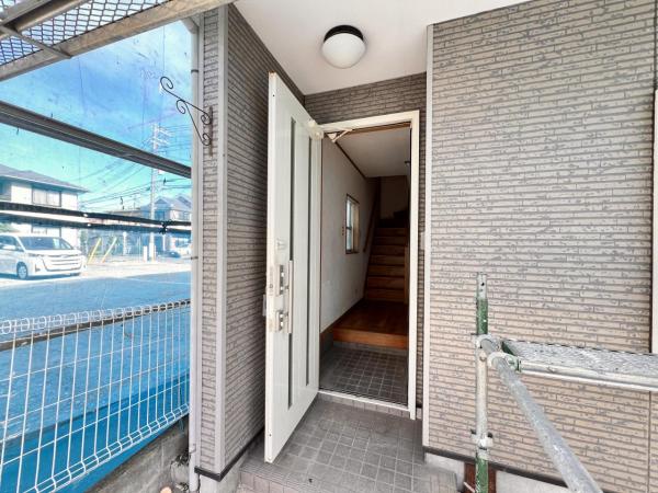 横浜市瀬谷区瀬谷４丁目 中古戸建 玄関