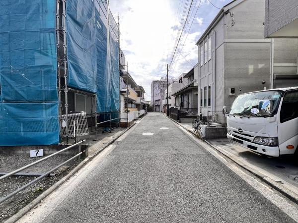 横浜市瀬谷区瀬谷４丁目 中古戸建 前面道路含む現地写真