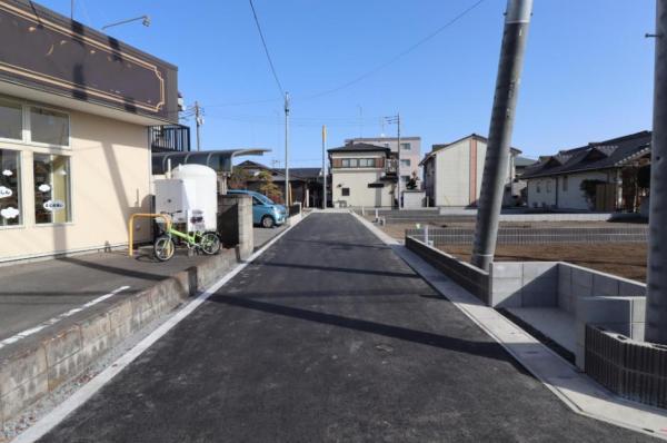 宇都宮市中戸祭１丁目 戸建 前面道路含む現地写真