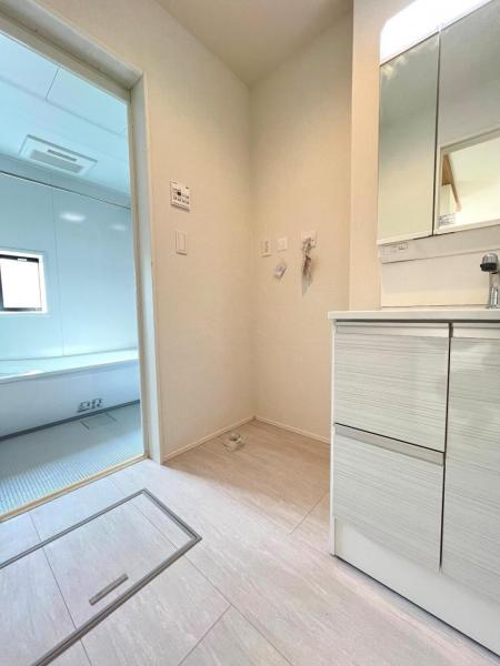 春日部市新宿新田3期2棟 ランドリースペース