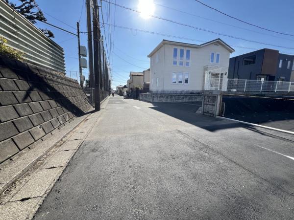 藤沢市用田 土地 前面道路含む現地写真