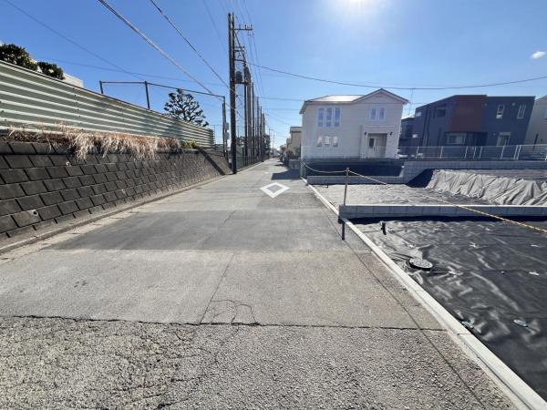 藤沢市用田 土地 前面道路含む現地写真