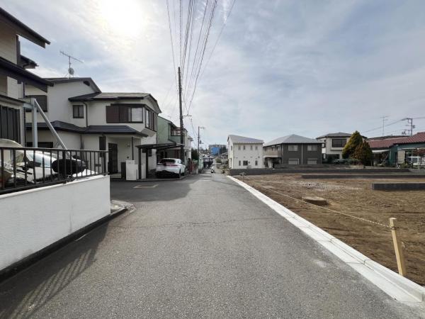 藤沢市善行坂２丁目 戸建 前面道路含む現地写真