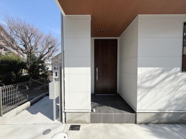藤沢市白旗４丁目 戸建 玄関