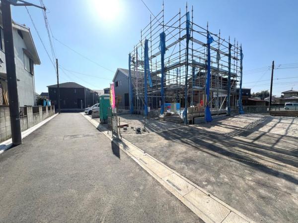 春日部市西金野井 戸建 前面道路含む現地写真