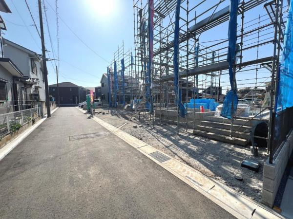 春日部市西金野井 戸建 前面道路含む現地写真