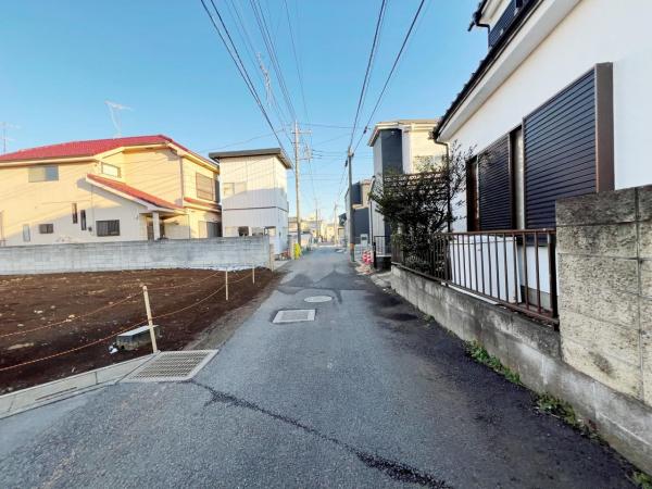さいたま市見沼区大字中川 土地 前面道路含む現地写真