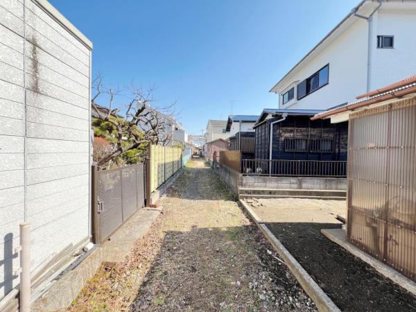小田原市小八幡２丁目 中古戸建 前面道路含む現地写真