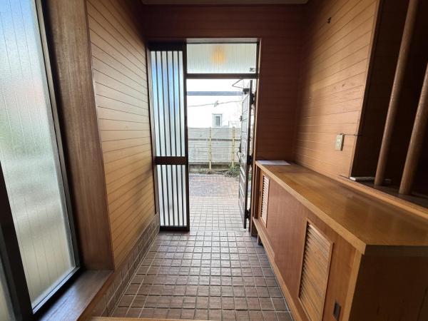 町田市野津田町 中古戸建 玄関
