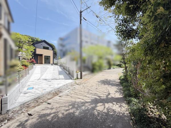 三浦市初声町下宮田 戸建 前面道路含む現地写真