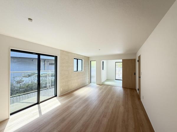 三浦市初声町下宮田 戸建 リビングダイニング