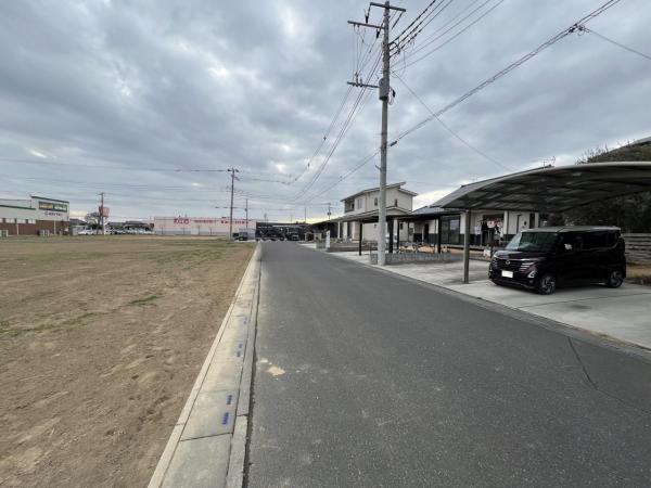 加須市北下新井 中古戸建 前面道路含む現地写真