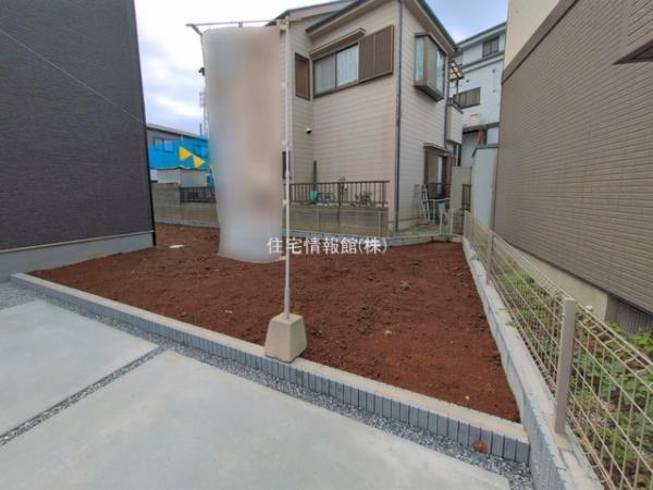 草加市新里町 