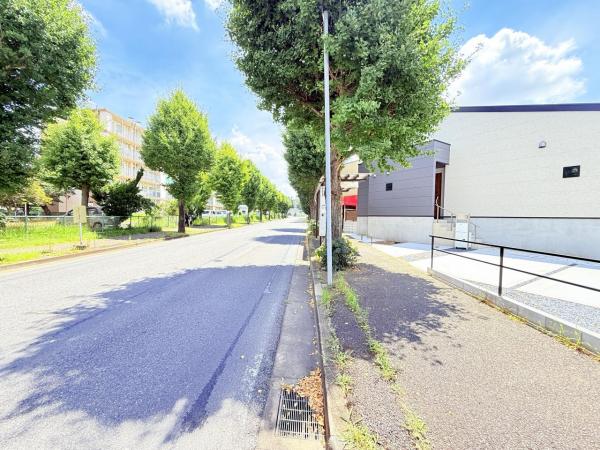 千葉市若葉区千城台東４丁目 戸建 前面道路含む現地写真