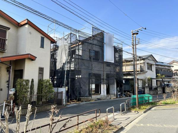 横浜市泉区和泉中央南2期 前面道路含む現地写真
