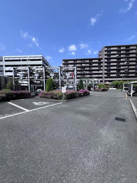 ベルドゥムール海老名弐番館 駐車場