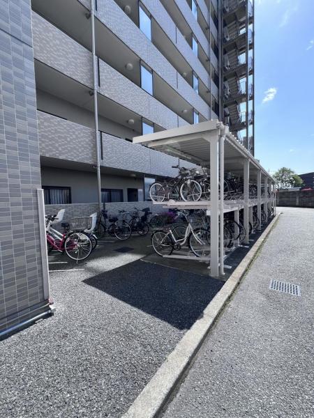 ベルドゥムール海老名弐番館 駐輪場