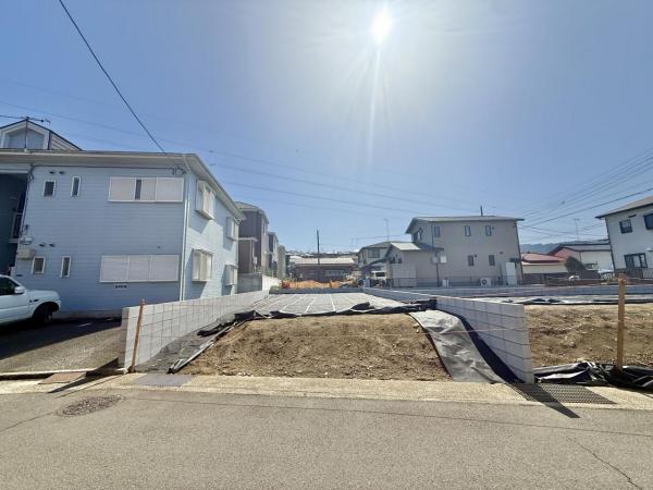 秦野市千村５丁目 土地 前面道路含む現地写真