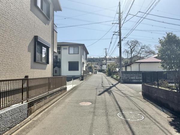 秦野市千村５丁目 土地 前面道路含む現地写真