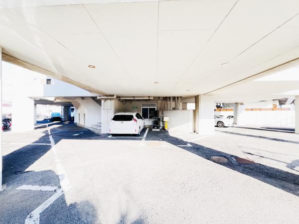 片瀬東映マンション 駐車場