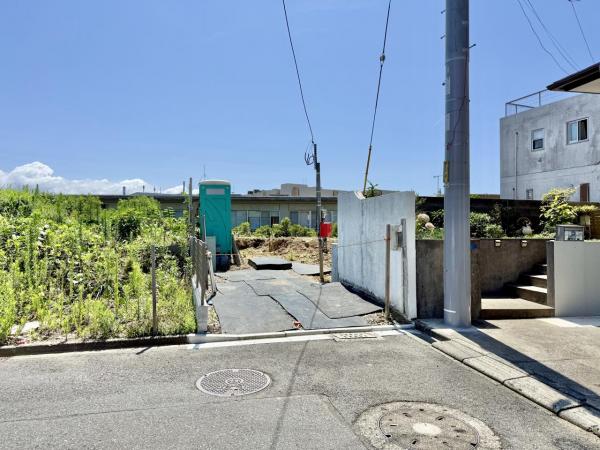 鎌倉市腰越1丁目 前面道路含む現地写真