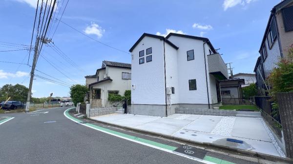 横浜市桂台西4期1棟 前面道路含む現地写真