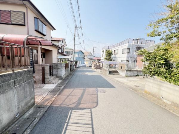小田原市小竹 中古戸建 前面道路含む現地写真