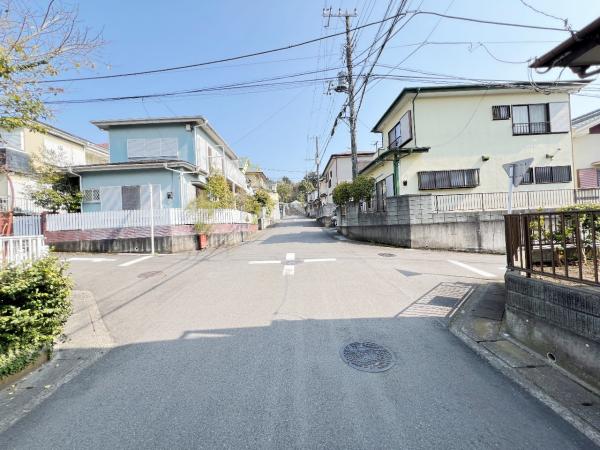小田原市小竹 中古戸建 前面道路含む現地写真