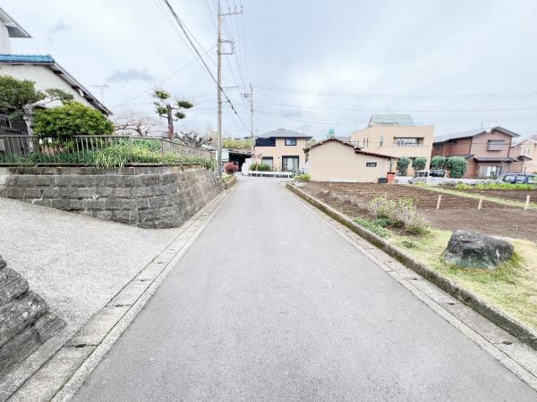 南足柄市福泉 中古戸建 前面道路含む現地写真