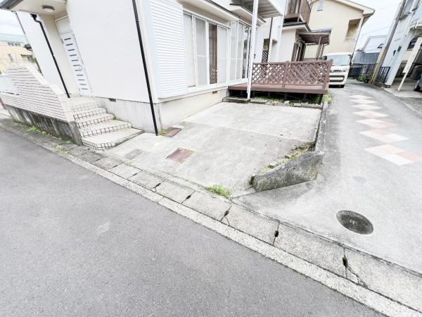南足柄市福泉 中古戸建 駐車場