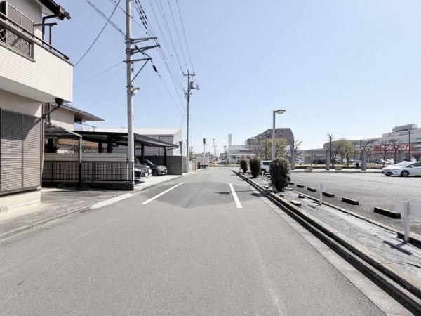 あきる野市秋川３丁目 中古戸建 前面道路含む現地写真