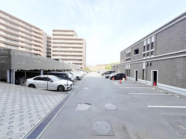 ユニヴェルシオール学園の丘 駐車場