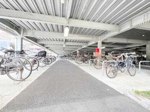 ユニヴェルシオール学園の丘 駐輪場