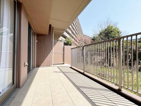 ユニヴェルシオール学園の丘 バルコニー