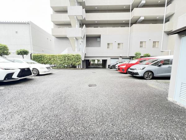 稲城パークホームズ 駐車場