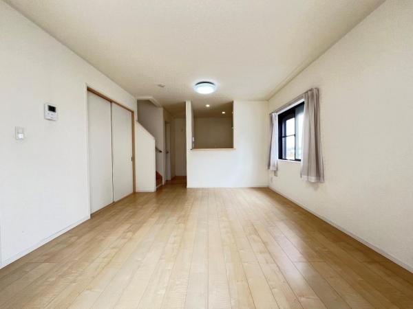 八潮市大字二丁目 中古戸建 リビング