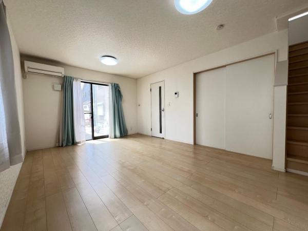 八潮市大字二丁目 中古戸建 リビング