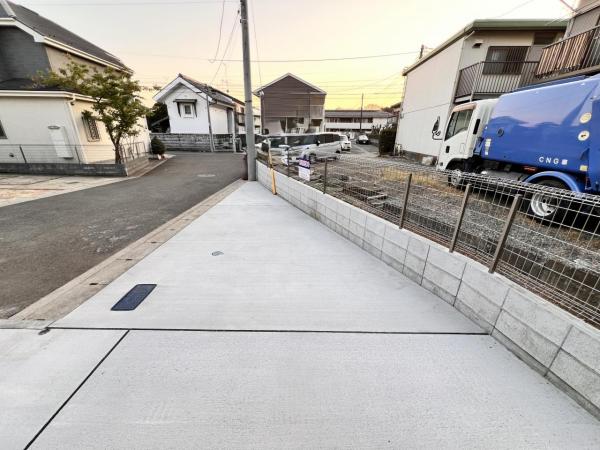 横浜市瀬谷区北新 戸建 前面道路含む現地写真