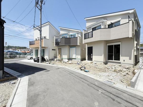 横須賀市公郷町４丁目 　戸建 前面道路含む現地写真