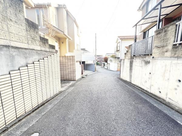 八王子市暁町１丁目　中古戸建 前面道路含む現地写真