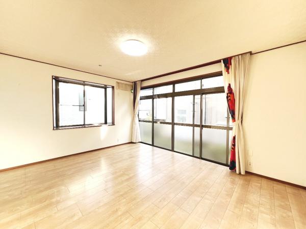 八王子市暁町１丁目　中古戸建 リビング