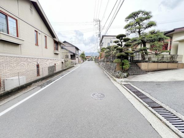 南足柄市塚原 中古戸建 前面道路含む現地写真
