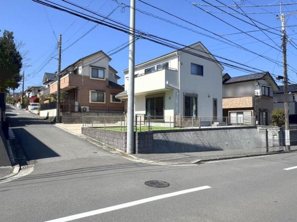 横浜市栄区上之町 中古戸建 前面道路含む現地写真