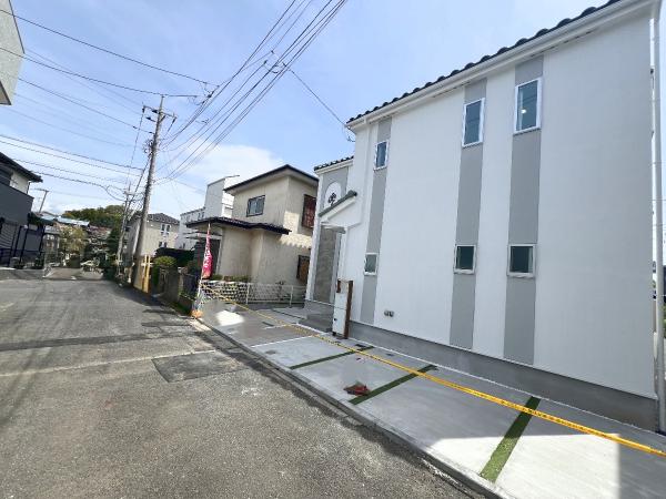 横浜市戸塚区深谷町 戸建 前面道路含む現地写真