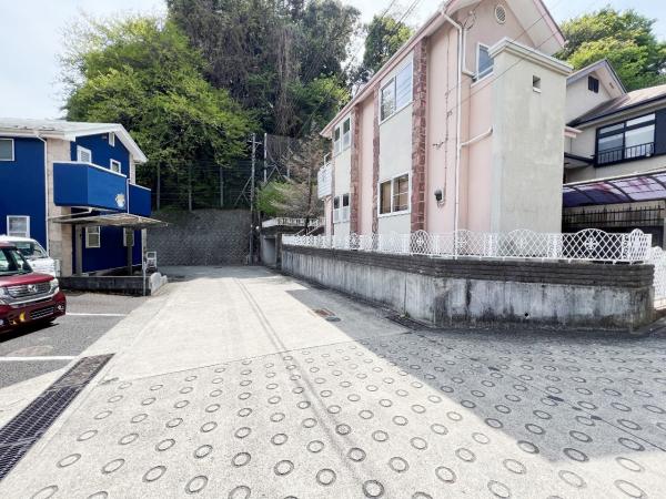 小田原市板橋 中古戸建 前面道路含む現地写真