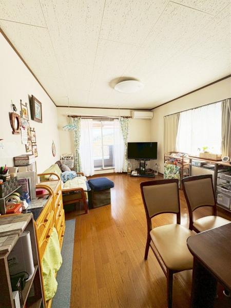 中郡二宮町百合が丘１丁目 中古戸建 リビングダイニング